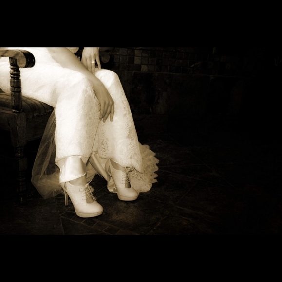 Katie May Designer Wedding Dress - Picture 5 of 6